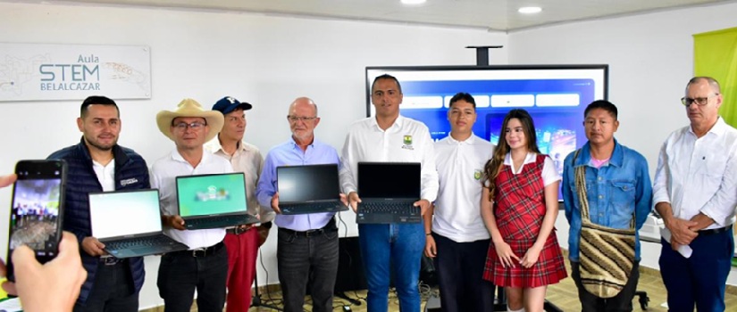 Belalcázar le apuesta al futuro: con computadores y aula STEM, el Gobierno de Caldas y la UNAL transforman la educación