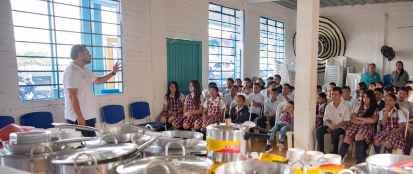 Gobernación de Caldas fortalece los restaurantes escolares de Samaná con dotación y menaje para el PAE