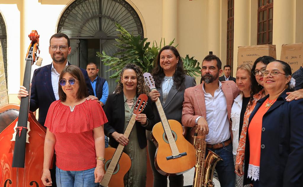 ENTREGA INSTRUMENTOS BANDAS ESTUDIANTILES 3