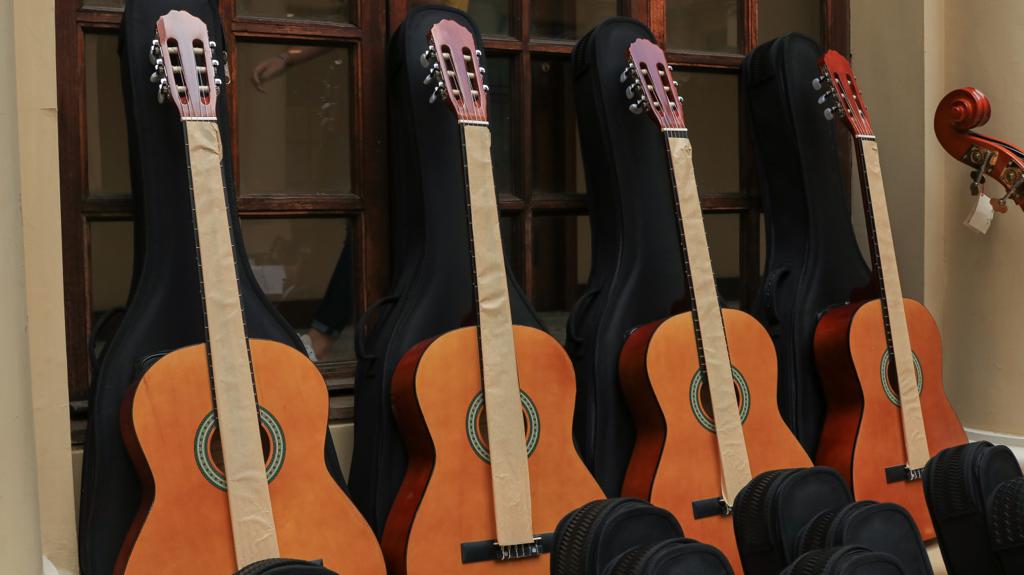 ENTREGA INSTRUMENTOS BANDAS ESTUDIANTILES 5