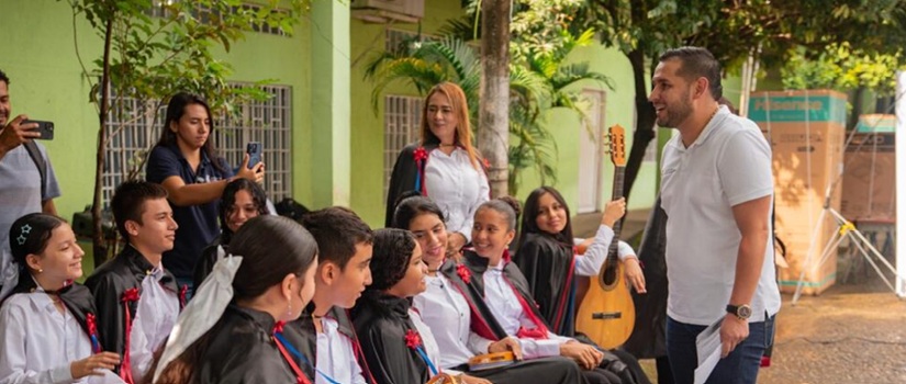 Con instrumentos musicales, computadores y menaje para el PAE, la Gobernación de Caldas fortalece los procesos educativos en La Dorada